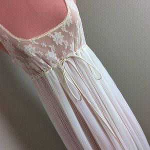 VTG 60s CRYSTAL PLEAT LACE BUST FULL LENGTH GOWN